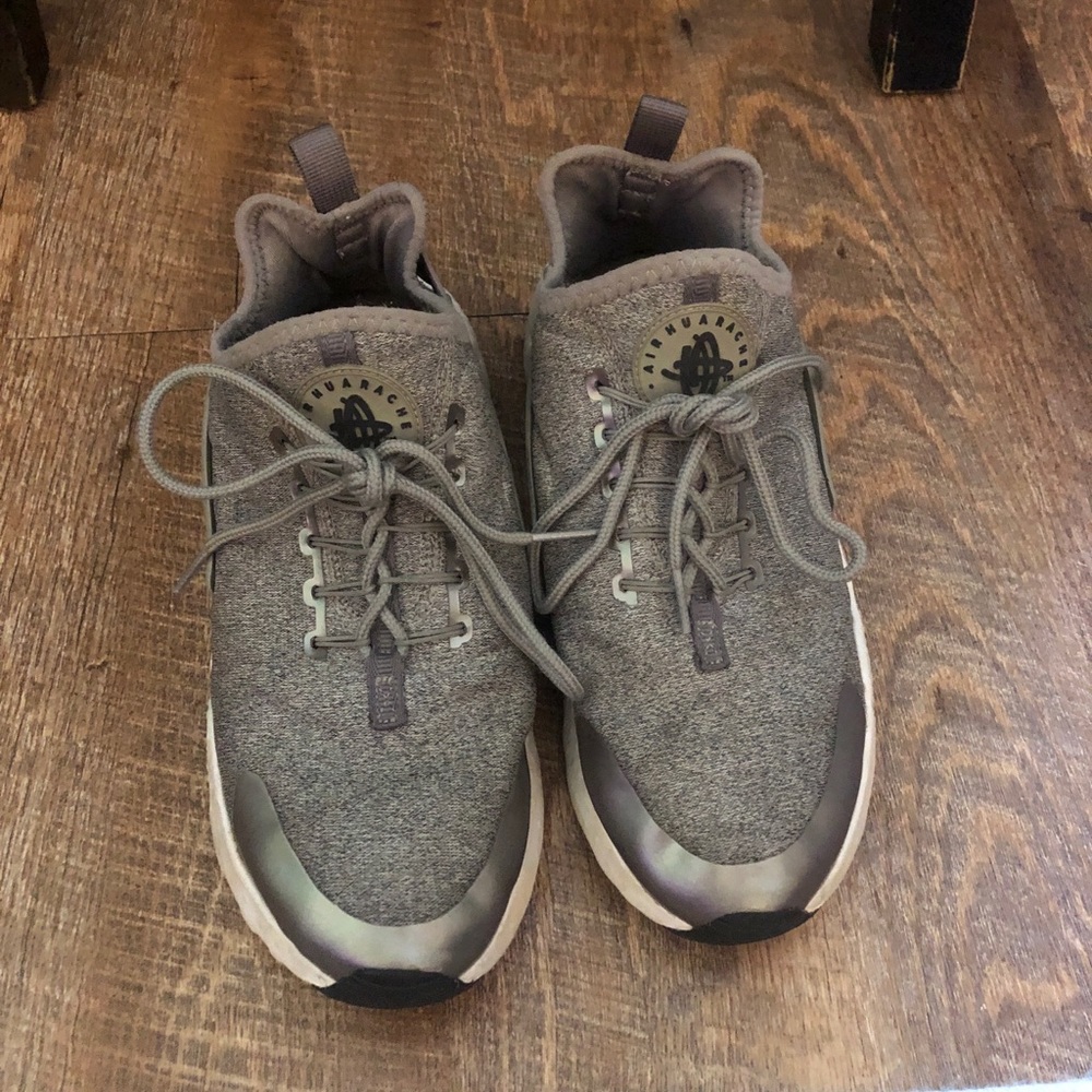 Nike Air Tennis Shoes